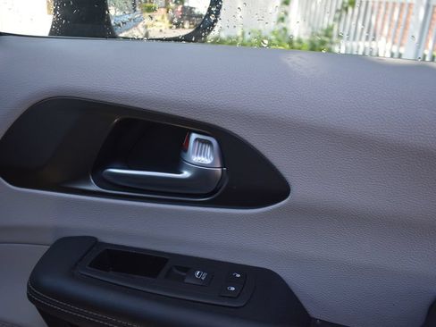 Used 2024 Chrysler Pacifica Touring-L FWD image 19