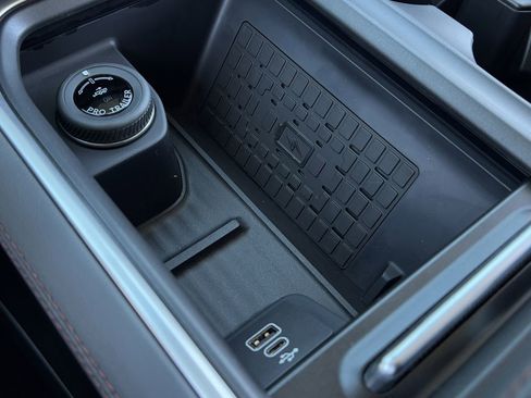 New 2025 Ford Expedition Active image 50