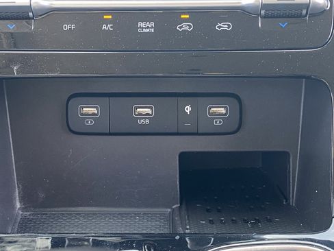 Used 2024 Kia Carnival EX FWD image 27