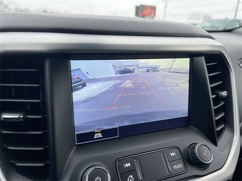 Used 2023 GMC Acadia SLT image 15