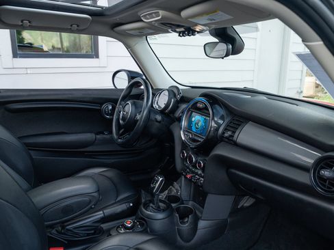 Used 2020 MINI Cooper 2-Door Hardtop FWD image 21