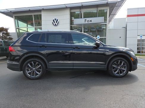 Certified 2022 Volkswagen Tiguan SE w/ Panoramic Sunroof Package image 8