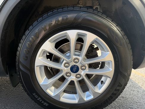 Used 2020 Ford Escape SE image 10