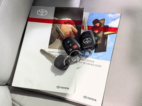 Used 2017 Toyota Camry XLE image 40