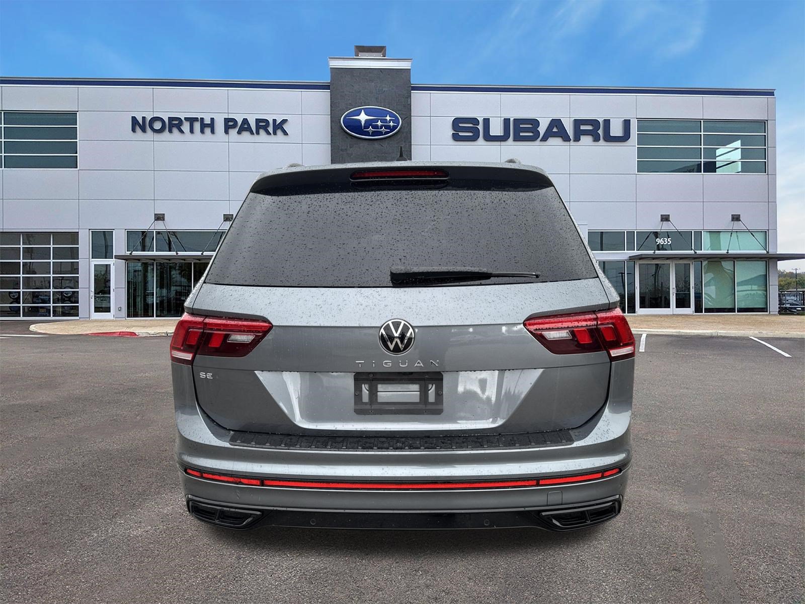 Used 2023 Volkswagen Tiguan SE R-Line FWD image 4
