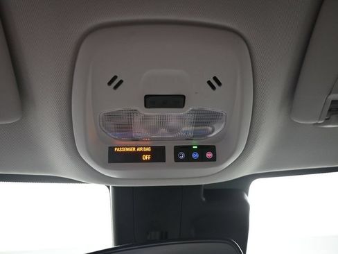 Used 2025 Chevrolet Trax LT FWD image 16