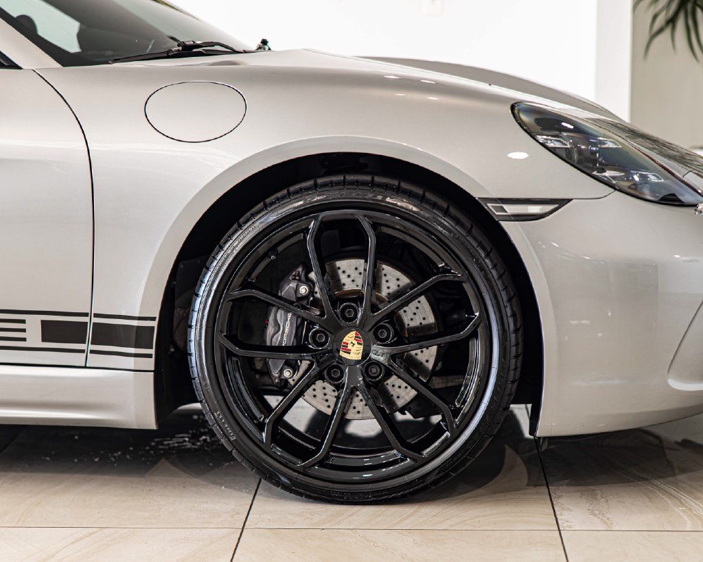 Used 2024 Porsche 718 Cayman RWD image 10