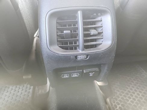 Used 2022 Jeep Cherokee Trailhawk w/ Comfort/Convenience Group AWD/4WD image 32