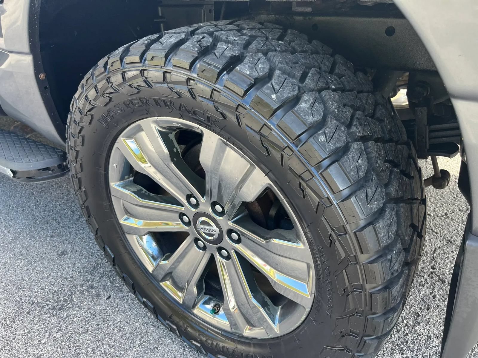 Used 2017 Nissan Titan SL w/ Chrome Package AWD/4WD image 25