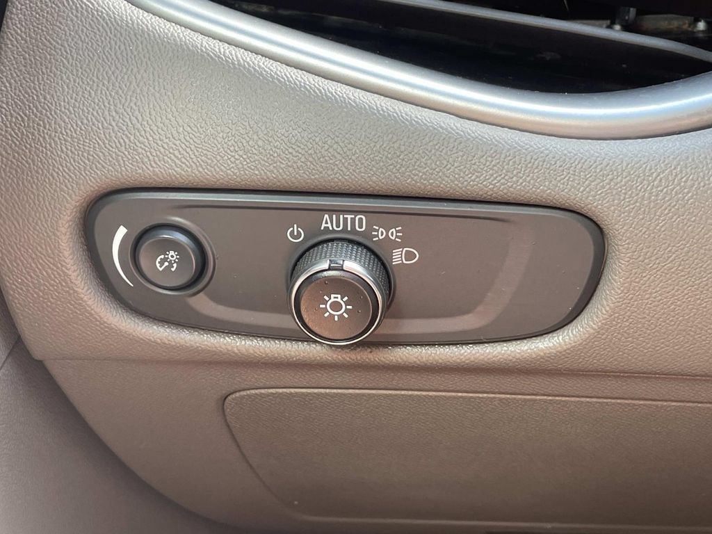 Used 2025 Chevrolet Malibu LT FWD image 21