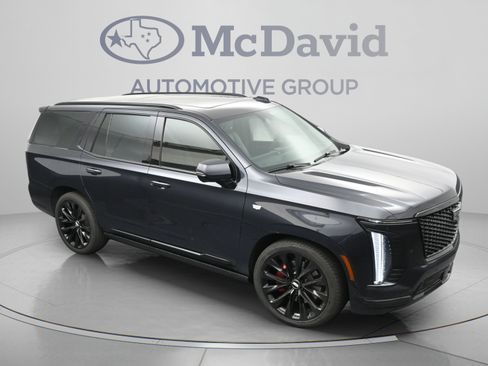 Used 2026 Cadillac Escalade Platinum Sport w/ LPO, ONYX Package AWD/4WD image 32