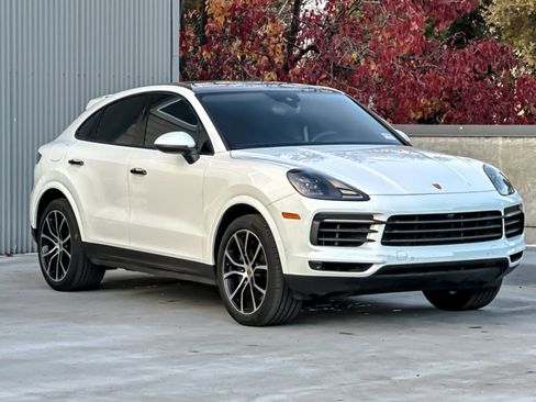 Used 2023 Porsche Cayenne Platinum Edition image 10
