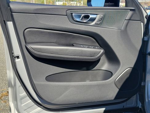 Used 2024 Volvo XC60 B5 Plus image 17