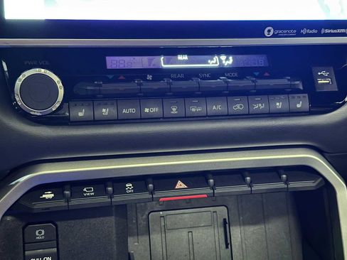 Certified 2024 Toyota Sequoia Platinum AWD/4WD image 15