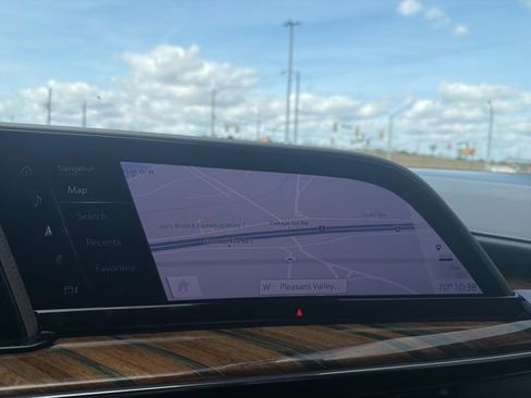 Used 2023 Cadillac Escalade Premium Luxury Platinum image 17