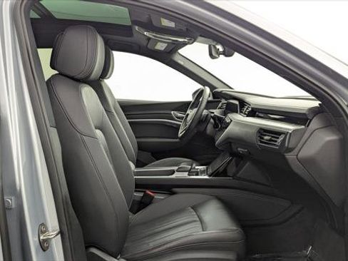 Used 2023 Audi e-tron Premium image 21