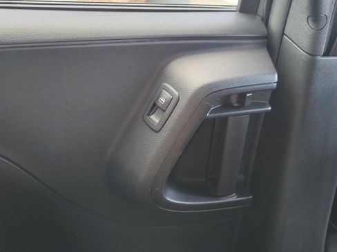 Used 2019 Dodge Grand Caravan SE FWD image 14