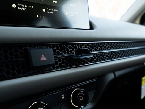 Certified 2026 Honda HR-V LX image 33