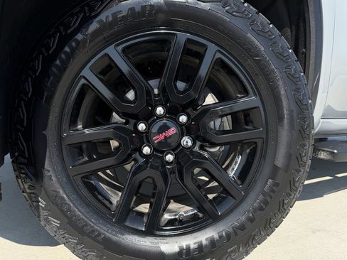 Used 2024 GMC Sierra 1500 Elevation w/ Elevation Premium Package AWD/4WD image 9