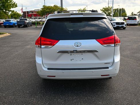 Used 2011 Toyota Sienna Limited w/ Premium Pkg FWD image 6