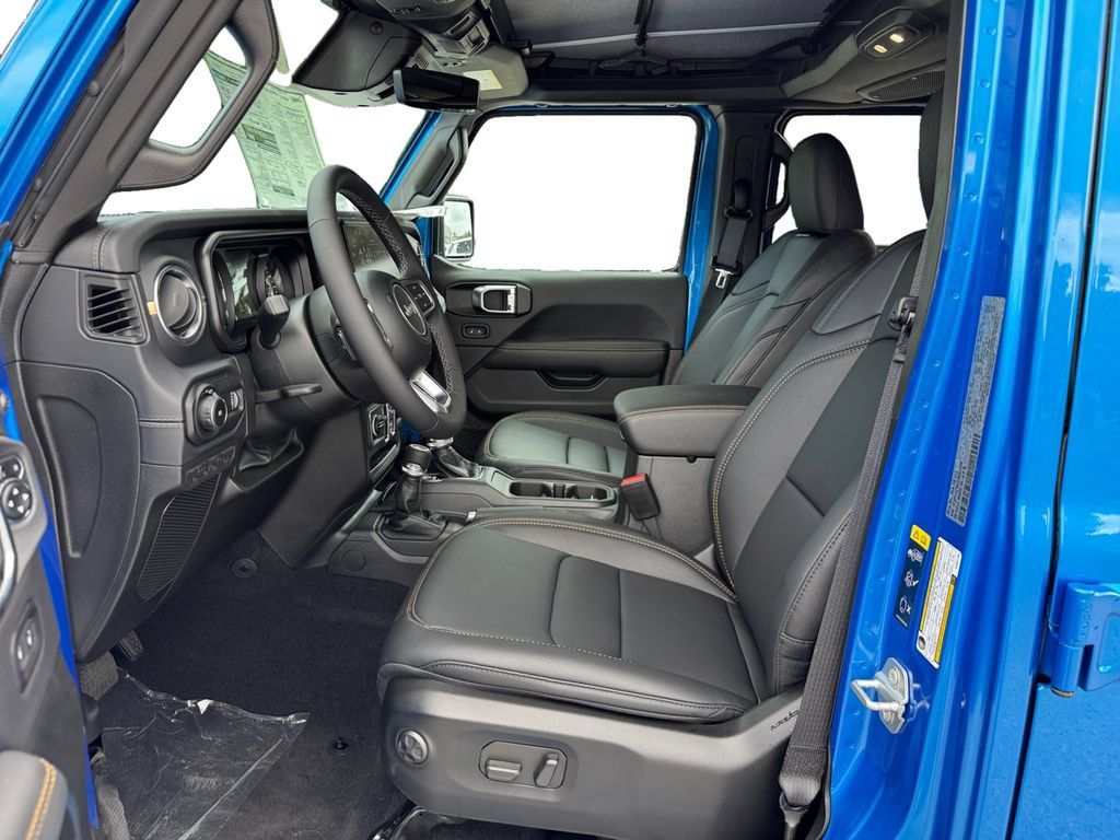 New 2025 Jeep Wrangler Unlimited Sahara AWD/4WD image 9