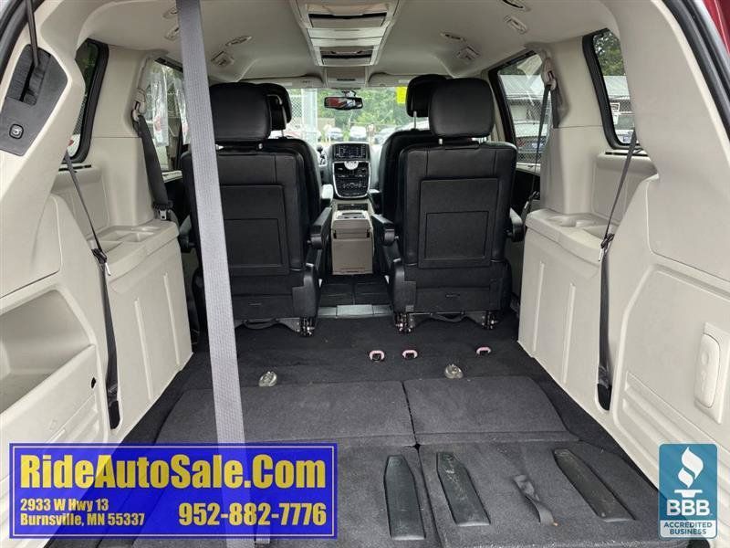 Used 2013 Chrysler Town & Country Touring-L w/ Driver Convenience Group FWD image 31