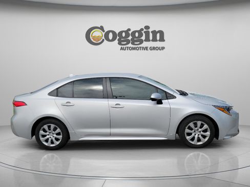Used 2023 Toyota Corolla LE FWD image 6