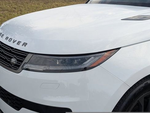 Used 2025 Land Rover Range Rover Sport image 8