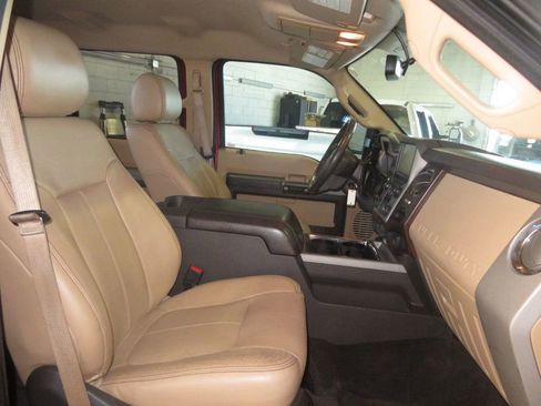 Used 2015 Ford F250 Lariat w/ Lariat Interior Package image 35