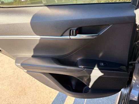 Used 2019 Toyota Camry SE image 27