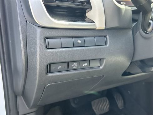Certified 2025 Nissan Rogue SL AWD/4WD image 17