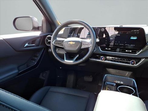 Used 2025 Chevrolet Equinox LT w/ Convenience Package II image 10