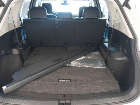 Used 2022 Volkswagen Tiguan SE FWD image 12