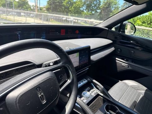 Certified 2025 Lincoln Nautilus Reserve w/ Jet Appearance Package AWD/4WD image 23