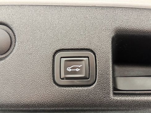 Used 2018 Chevrolet Equinox LT image 17