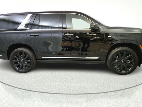 Used 2026 Cadillac Escalade Luxury w/ LPO, Floor Liner Package AWD/4WD image 8