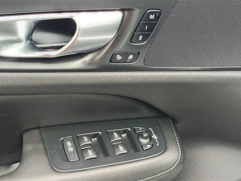 Certified 2025 Volvo V60 B5 Cross Country Plus image 9