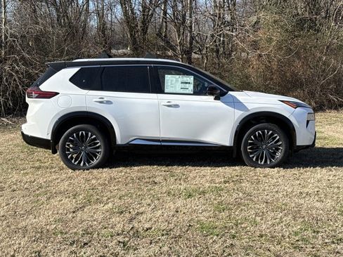 New 2026 Nissan Rogue Platinum w/ Platinum Premium Package AWD/4WD image 2