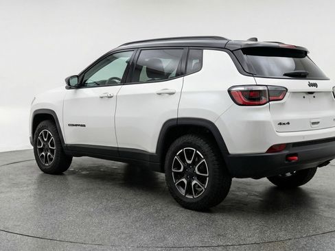 Used 2025 Jeep Compass Trailhawk image 6