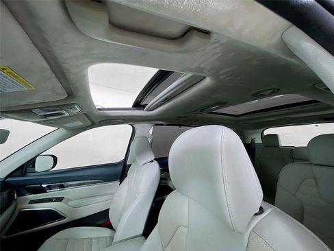 Used 2025 Kia Telluride SX Prestige image 11