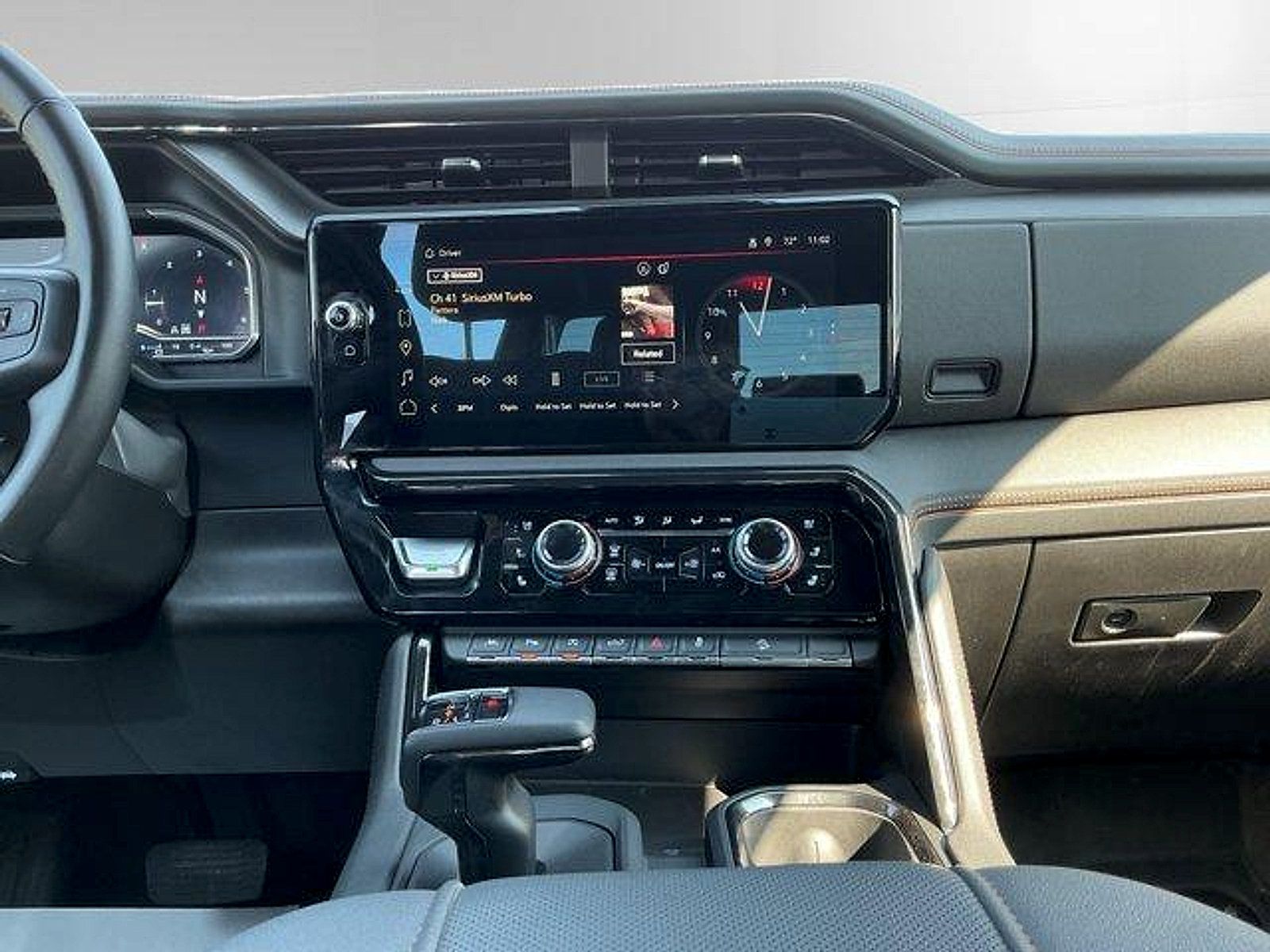 Used 2024 GMC Sierra 1500 AT4 w/ Technology Package AWD/4WD image 11
