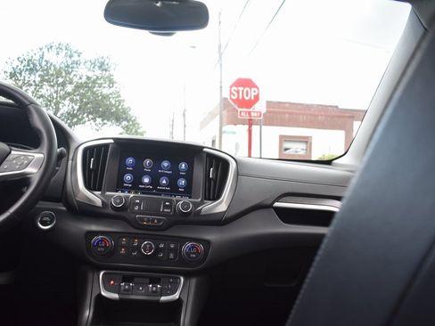 Used 2023 GMC Terrain SLT image 32