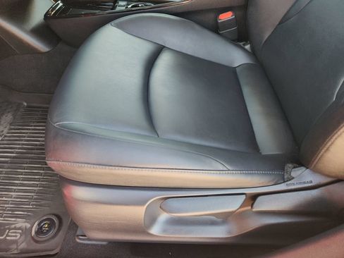 Certified 2022 Toyota Prius XLE AWD/4WD image 17