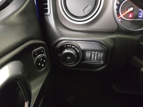 Certified 2018 Jeep Wrangler Unlimited Sport S AWD/4WD image 29