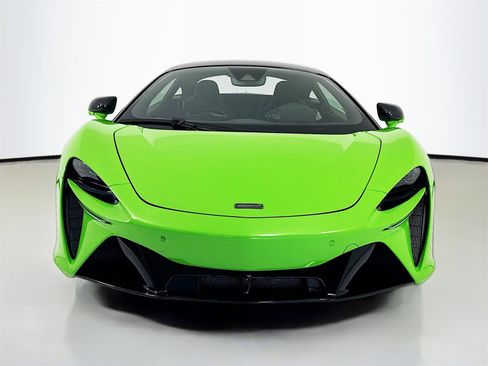 Used 2025 McLaren Artura Performance image 2