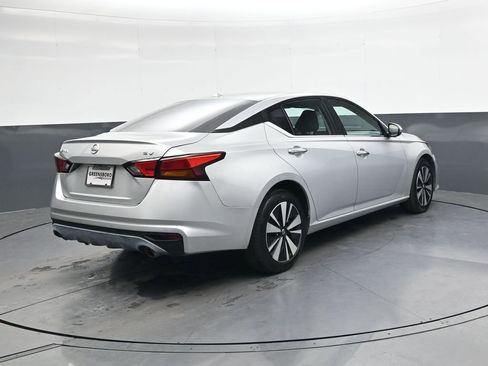 Used 2022 Nissan Altima 2.5 SV w/ SV Premium Package image 4