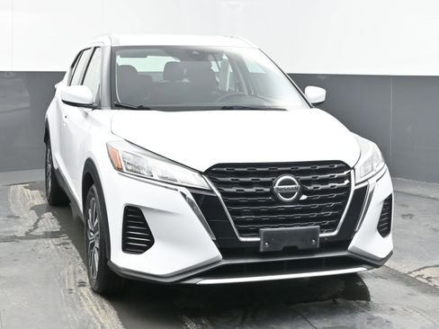 Used 2021 Nissan Kicks SV image 2