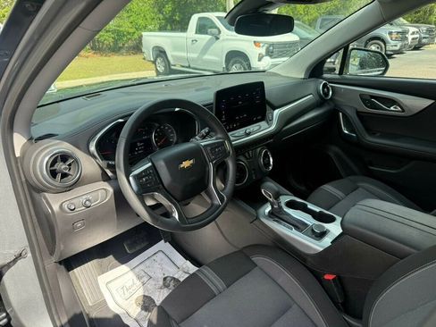 Used 2025 Chevrolet Blazer LT FWD image 3