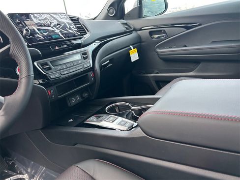 New 2026 Honda Ridgeline Black Edition image 11