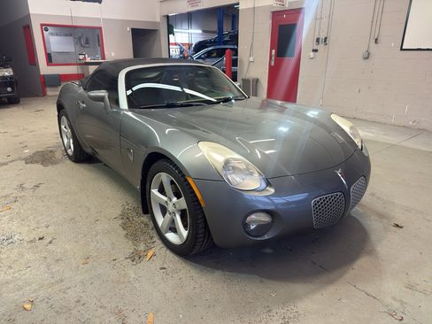 Used 2006 Pontiac Solstice Base w/ Premium Package image 1